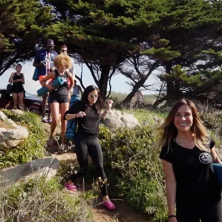 Free Spirit House - Surf & Yoga Retreats Hostel