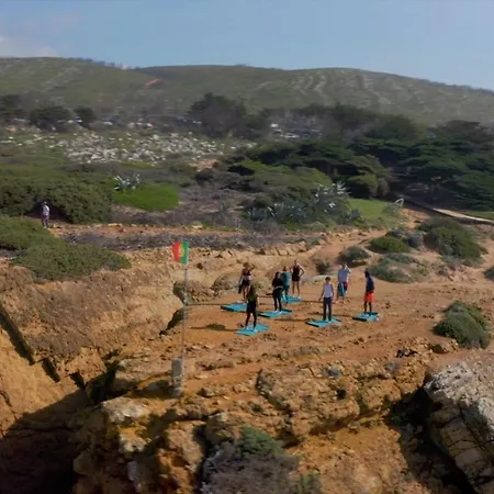 Hostel Free Spirit House - Surf & Yoga Retreats *