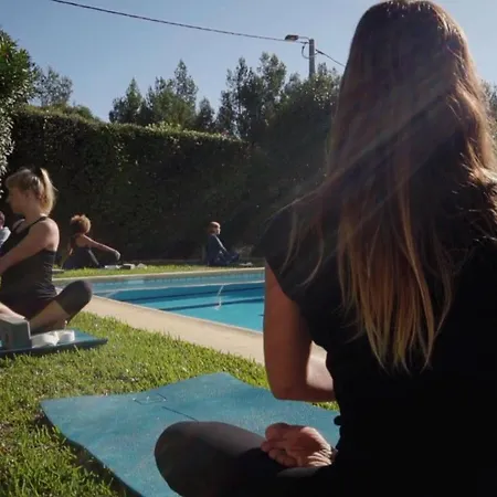 Free Spirit House - Surf & Yoga Retreats Hostel