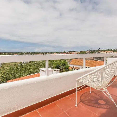 Free Spirit House - Surf & Yoga Retreats Cascais